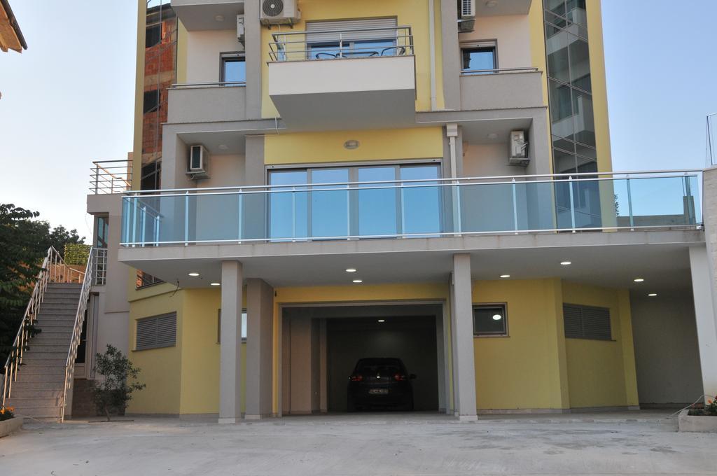 Apartments Ambassador Ulcinj Exterior foto